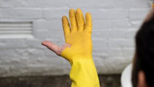 Ripped Bulky yellow glove